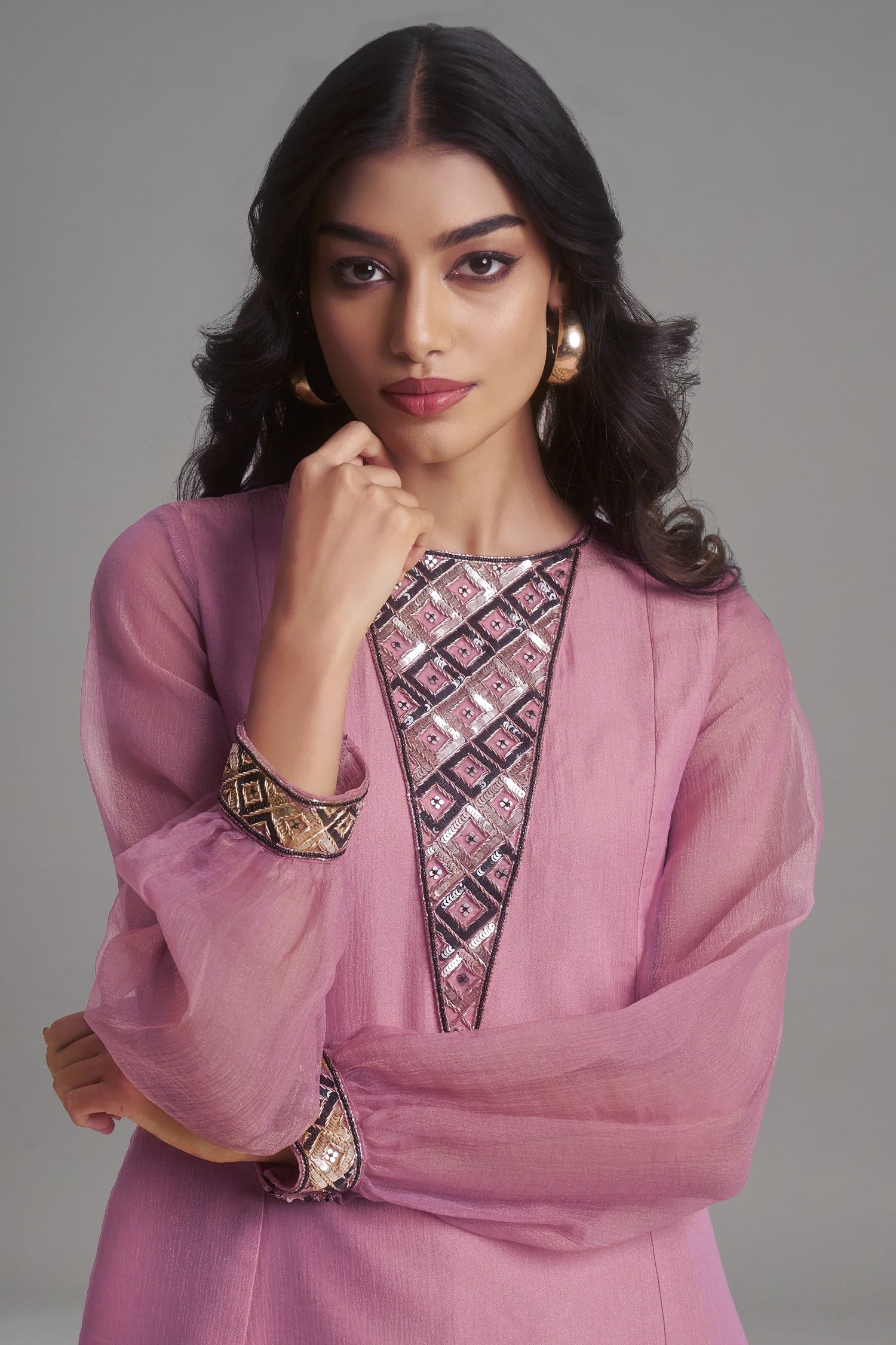 Close-up of high-definition sequins on the Rosewood Pink Tissue Sequinned Kurti with Pant