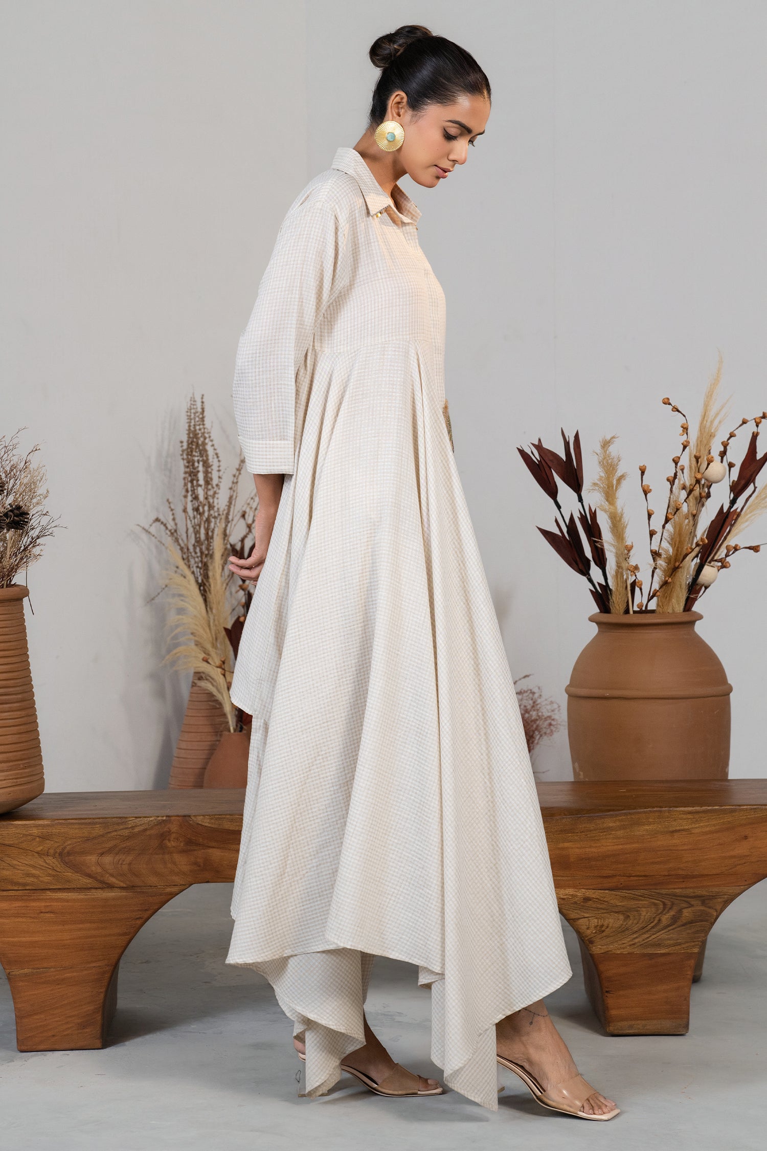Lapel collar and styling details of the contemporary Ivory White Jute Asymmetric Co-Ord Set