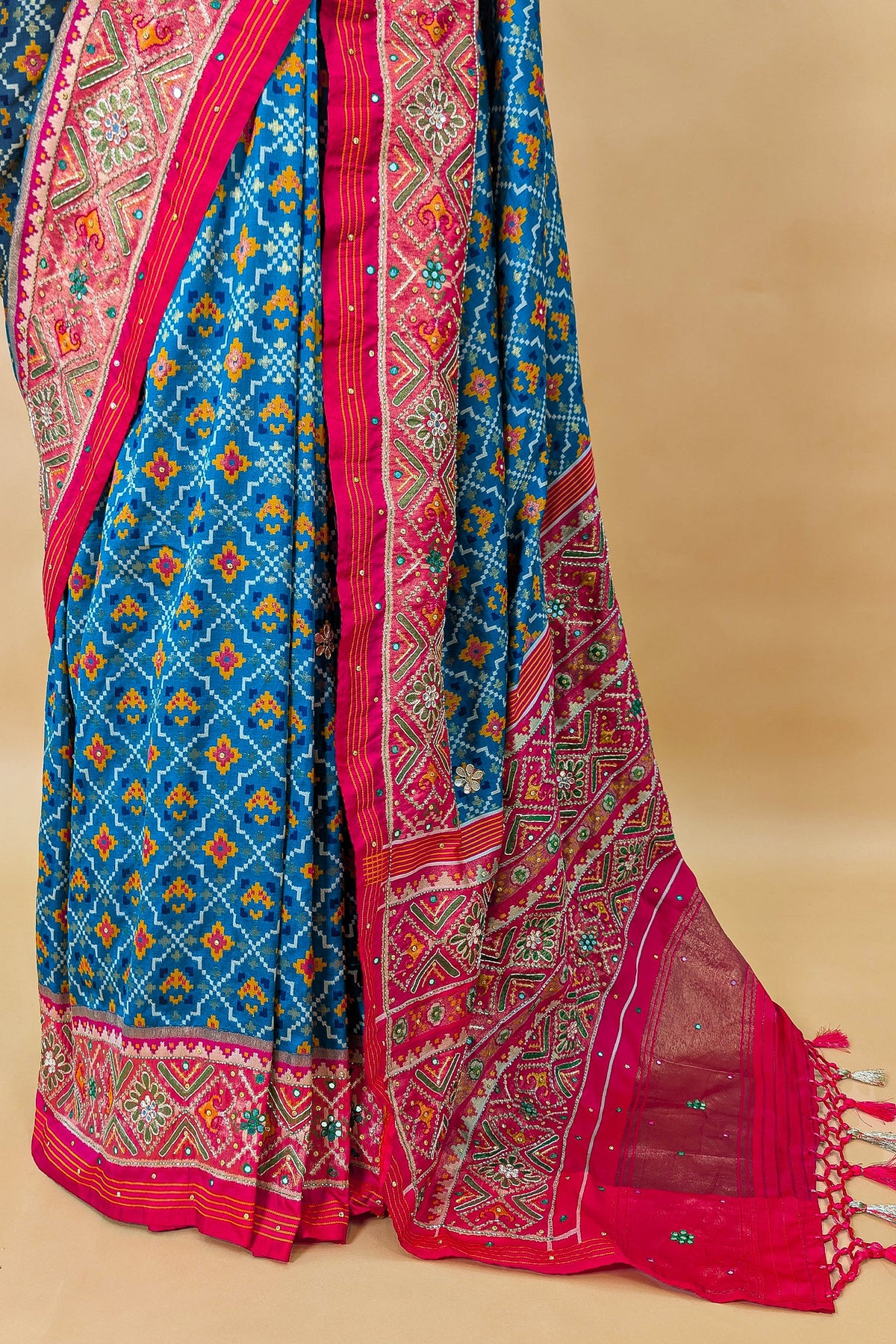 Blue Silk Traditional Woven Checks Woven Saree with Contrast Pallu and Border - blue silk saree