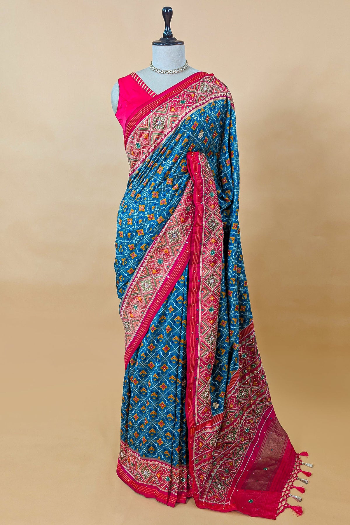 Blue Silk Traditional Woven Checks Woven Saree with Contrast Pallu and Border - blue silk saree