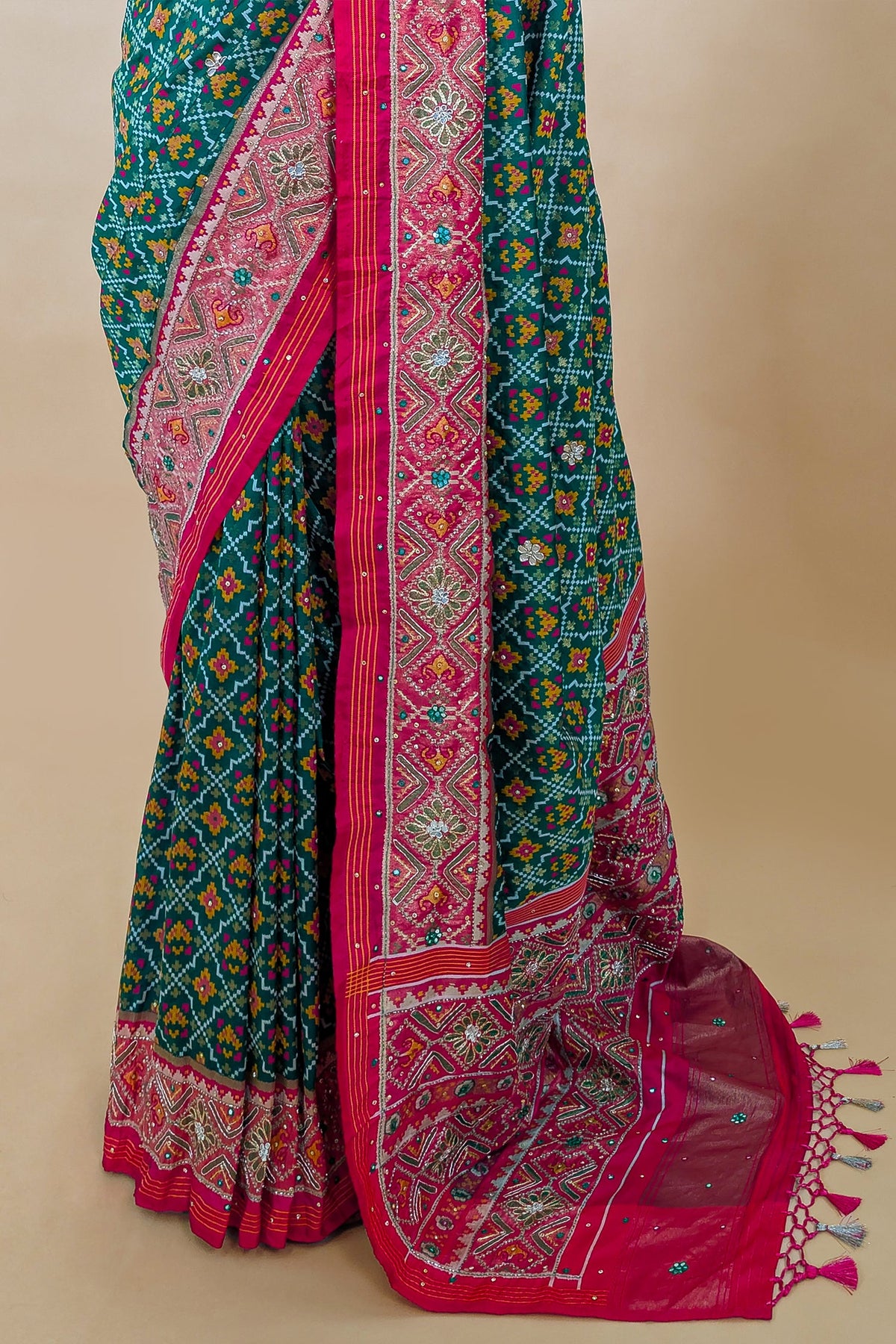 Dark Green Silk Traditional Woven Saree with Contrast Border and Pallu - green silk saree