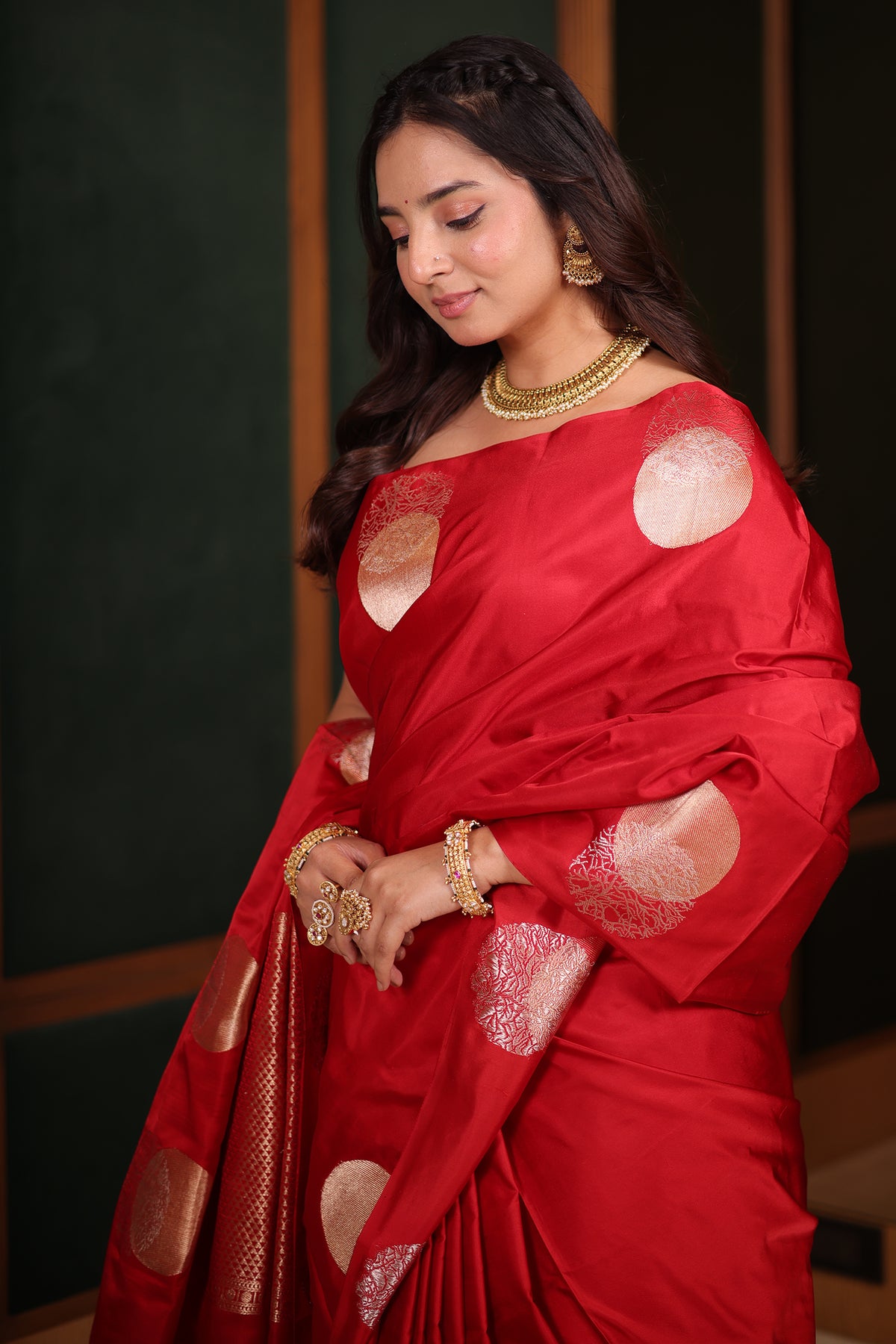 Scarlet Red Raw Mango Silk Weaving Saree Featuring Large Contemporary Zari Butas