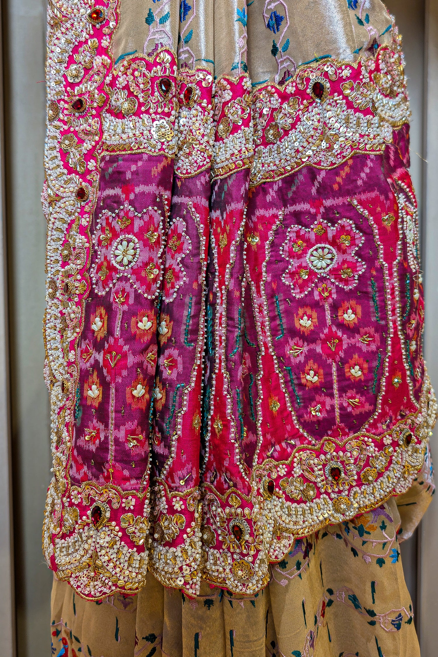 Golden Tissue Traditional Bird Motif Saree with Handwork Patola Pallu and Border
