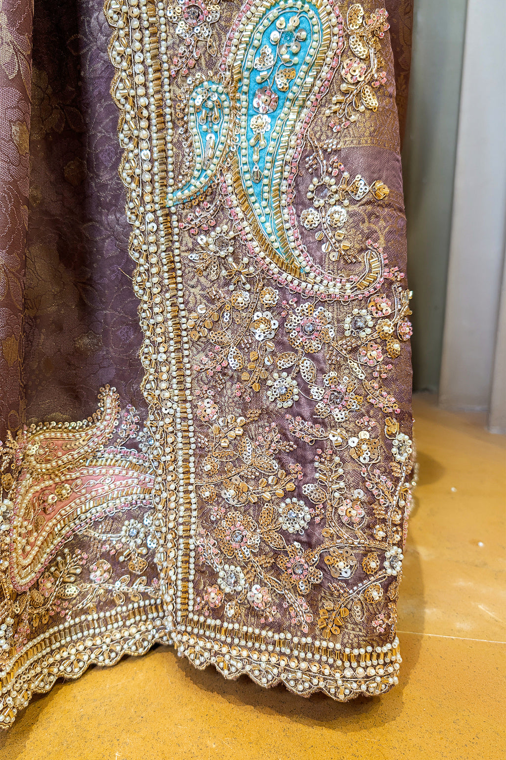 Muave Tissue Floral Woven Saree with Handwork Paisaley Motif Border