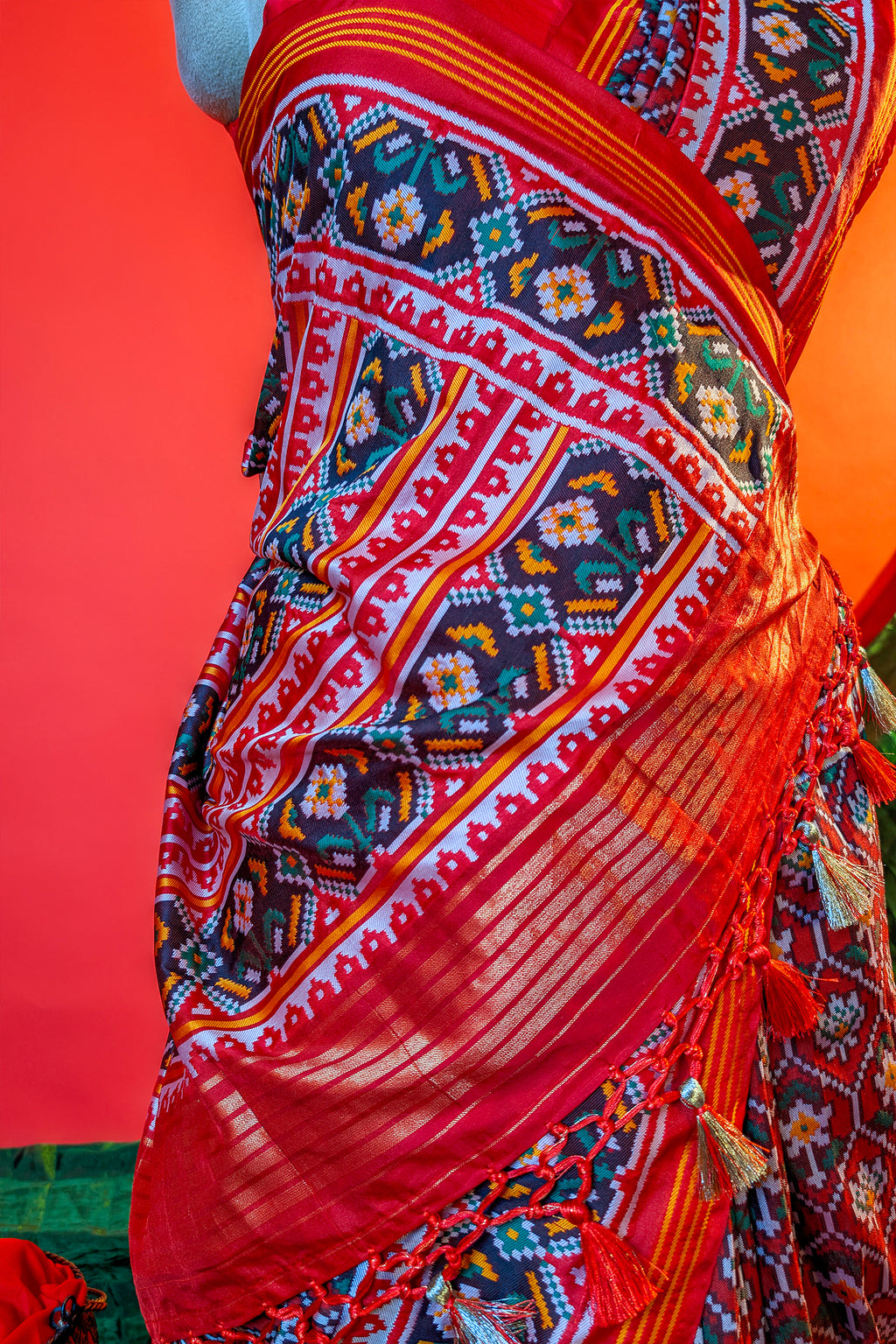 Maroon Art Silk Traditional Woven Patola Saree