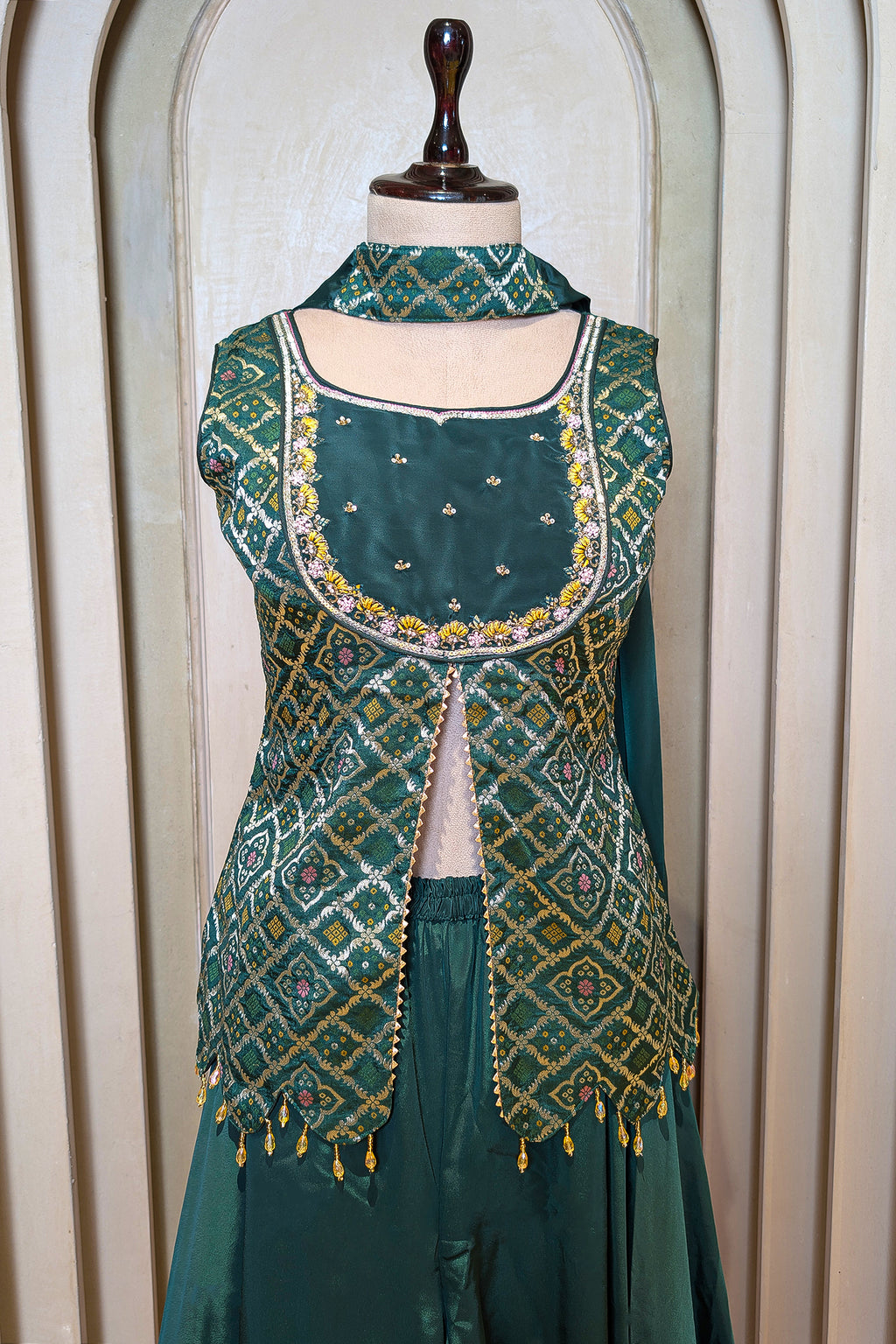 Green Art Silk Slit Cut Bandej Woven Palazzo Suit