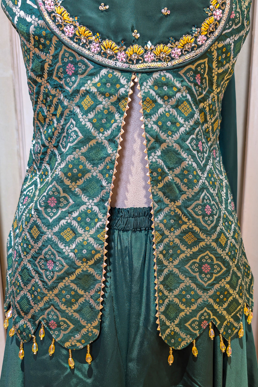 Green Art Silk Slit Cut Bandej Woven Palazzo Suit