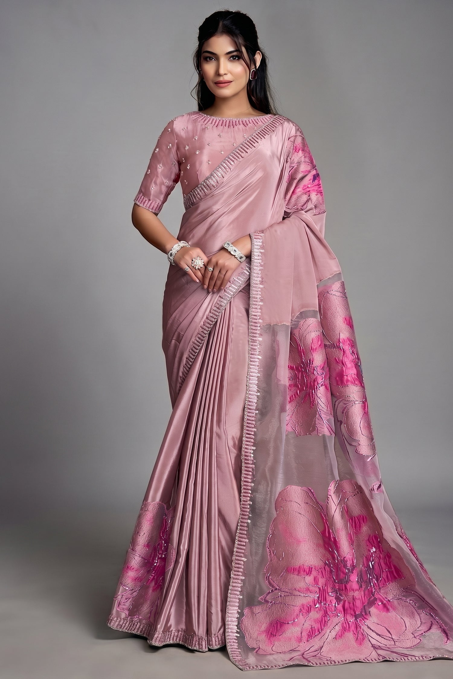 Mauve Pink Pure Crepe Saree Adorned With Large Floral Pallu Highlights Main image