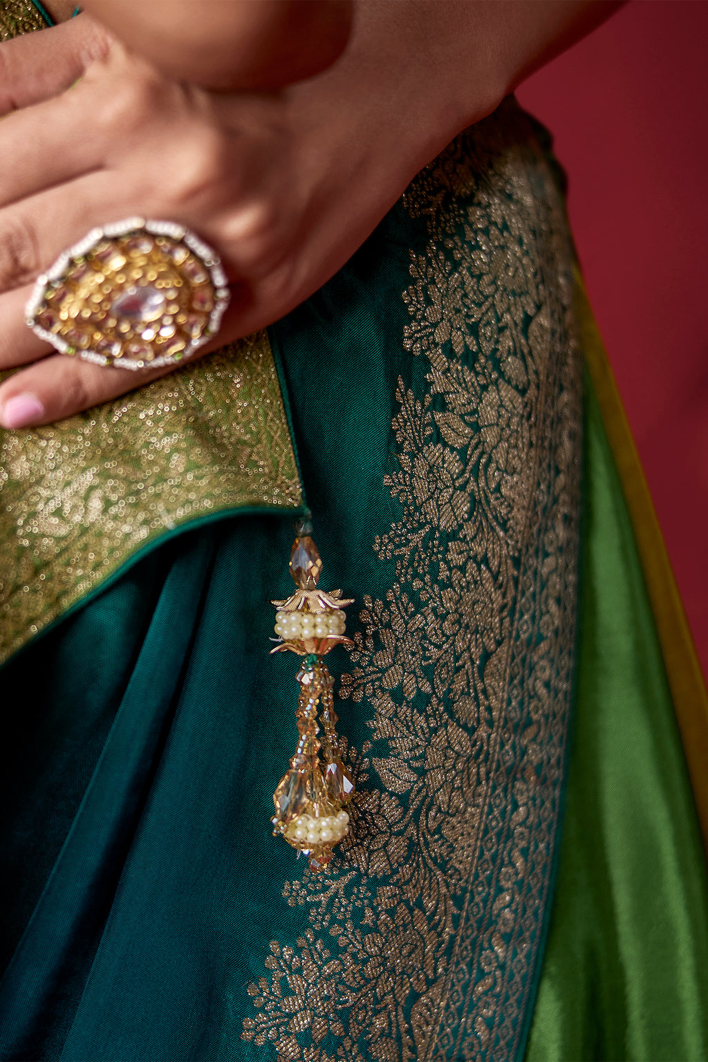 Green Dola Crape Soft Silk Woven Saree in Ombre Shade